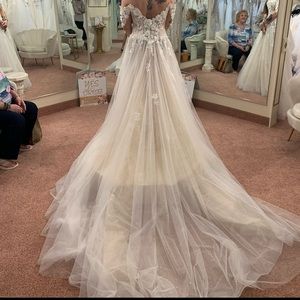 Bride wedding dress . Never been worn . Still has tags